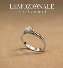 Carica l'immagine nel visualizzatore di Gallery, Lemozionale EcoDiamond Anello Solitario Oro 18KT  Diamante Green 0,45
